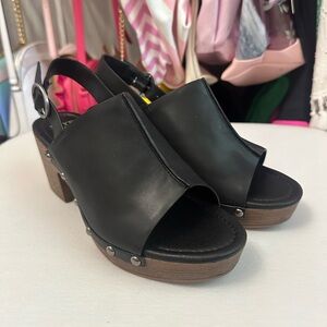 Frye & Co. Black Chunky Clog Sandals Size 6